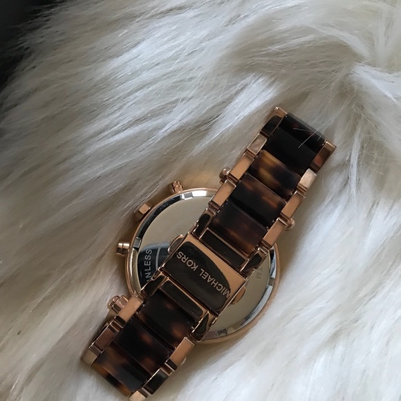 Authentic Michael Kors Rose Gold Watch - Picture 3 of 3